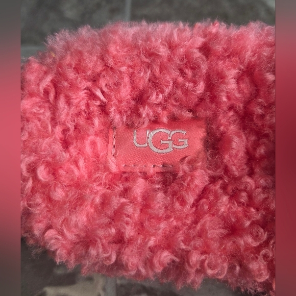 UGG FLUFFITA STRAWBERRY SORBET SLIDE SANDALS. - Picture 6 of 7
